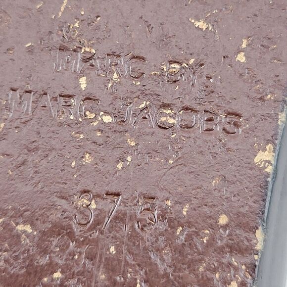 Marc By Marc Jacobs Sandals Size 37.5 7.5 Gold Leather Silver Tone Buckle Thong - Picture 10 of 10